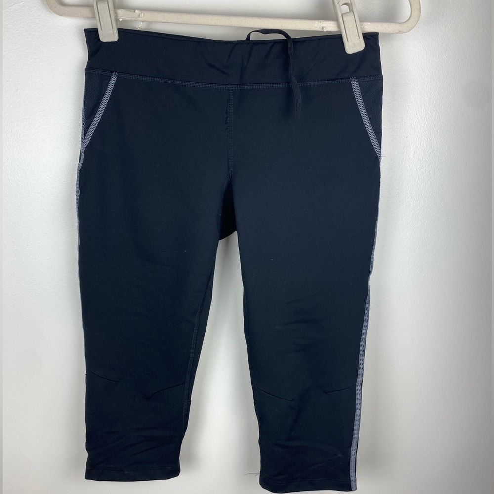Oiselle cropped black legging with white stitching M